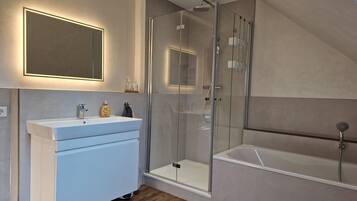 Badewanne, Haartrockner, Seife