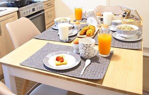 Dining - Nona's House - An Ideally Situated Corfu Old Town Apartment (Corfu)