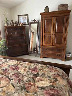 3 bedrooms, iron/ironing board, Internet, bed sheets