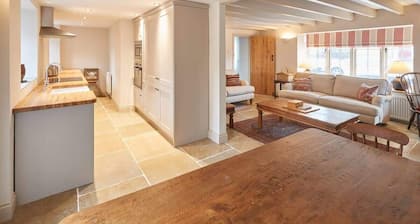 Host & Stay | The Cobbles