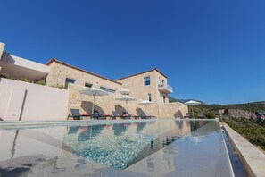 Main Villa | Exterior