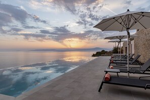 Seasonal outdoor pool - Villa Nupadi (West Mani)