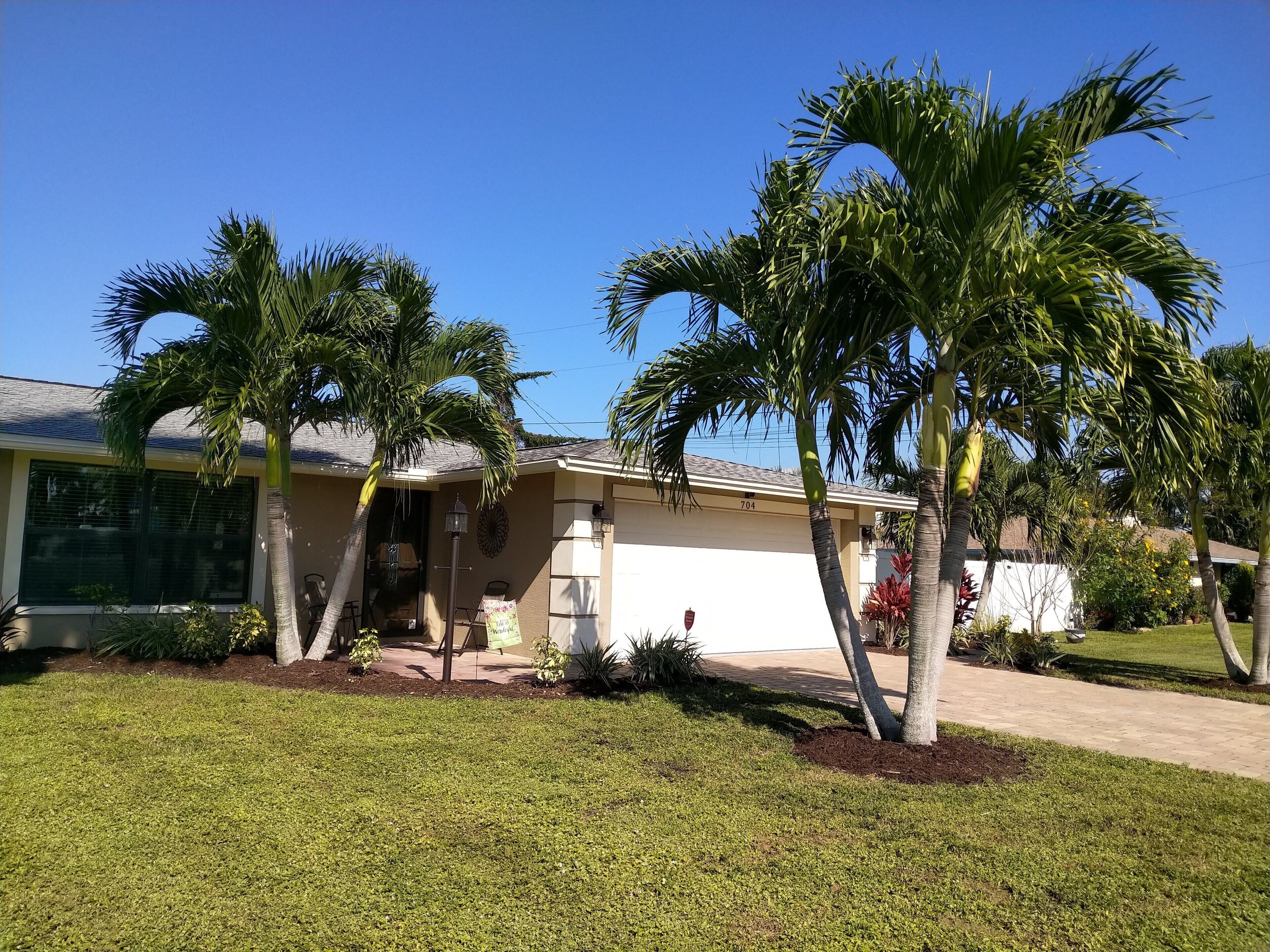 3BD/2BA, 2 w King Beds, 4 Bikes, 1/2 mile to Beautiful Nokomis Beach