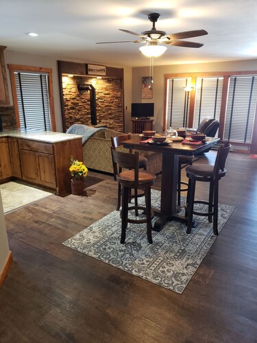 Romantic condo with stunning mountain views on the golf course