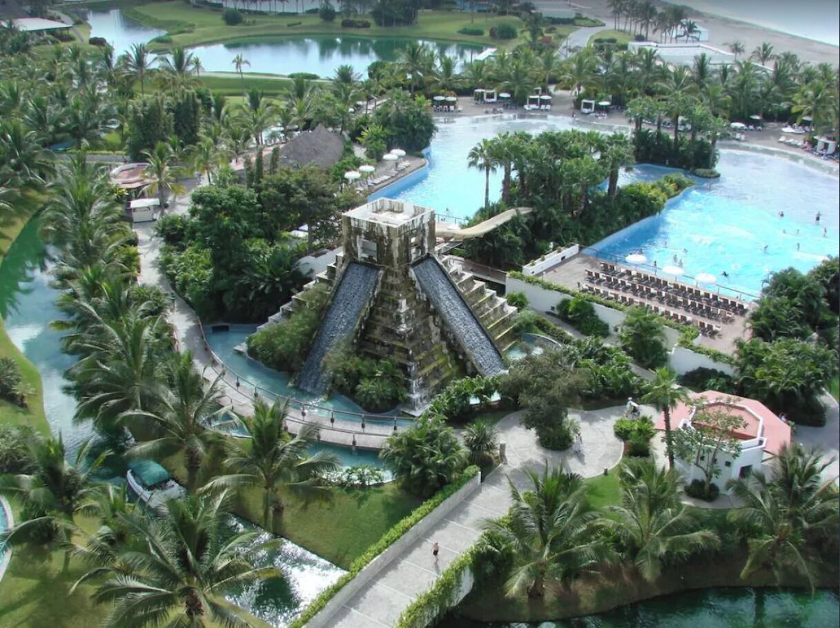 Utomhuspool och uppvärmd pool