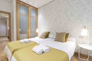 3 bedrooms, free WiFi, bed sheets - Legazpi | The Rentals Collection (San Sebastián)