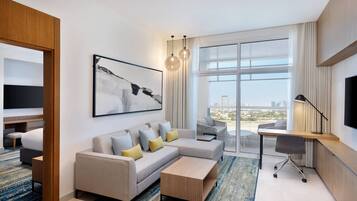 Executive suite, 1 slaapkamer, terras | 1 slaapkamer, een kluis op de kamer, individueel gemeubileerd