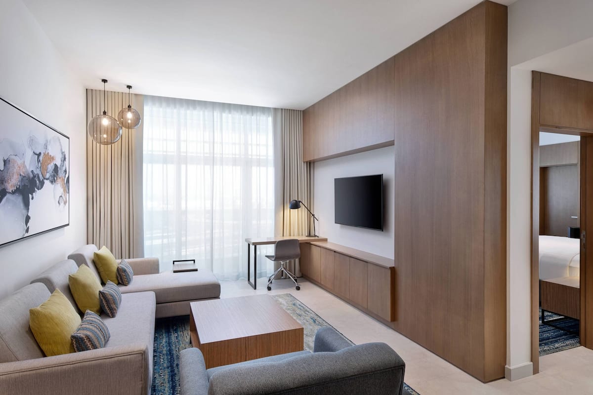 Suite, 2 Bedrooms | Living room