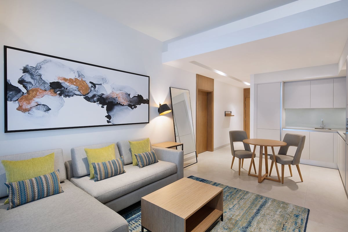 Suite, 1 Bedroom, Balcony, City View | Living room