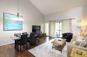 テレビ、DVD プレーヤー