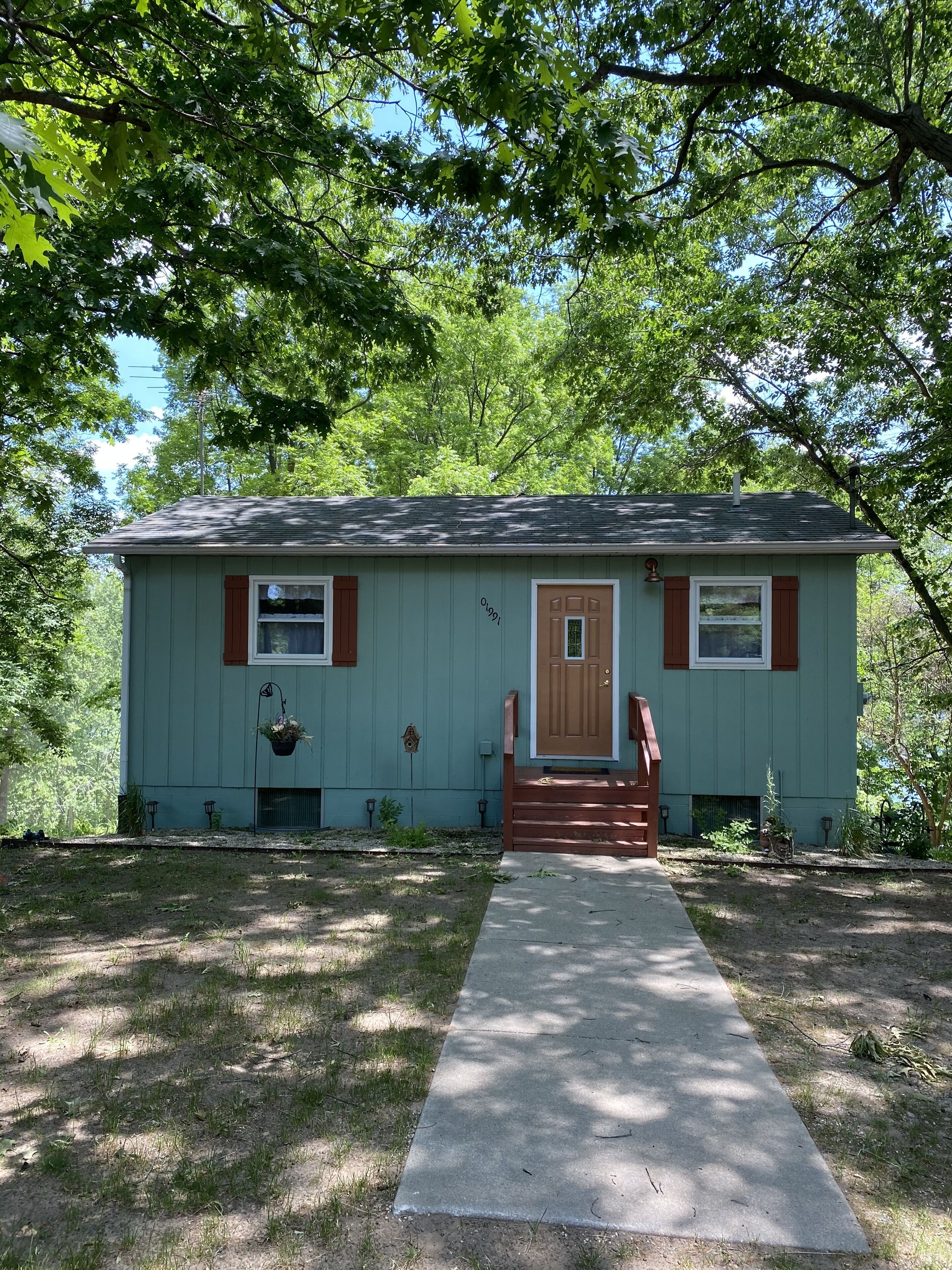 The Copper Cottage.  Bloomingdale, MI on AllSports Muskrat lake. 1800 sqft home.