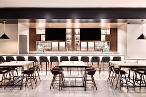 Bar (on property) - Hyatt Place Phoenix / Downtown (Phoenix)