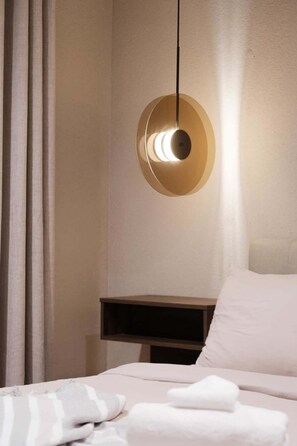 3 habitaciones, escritorio, tabla de planchar con plancha y wifi gratis 