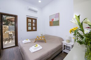 2 bedrooms, in-room safe, iron/ironing board, free WiFi