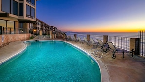 A heated pool - Oceanfront | Hot Tub | Heated Pool | Beach Access (Solana Beach)