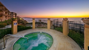 Outdoor spa tub - Oceanfront | Hot Tub | Heated Pool | Beach Access (Solana Beach)