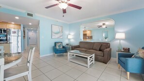 Fernseher, DVD-Player, Tischtennisplatte, Bücher