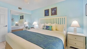 1 habitación, tabla de planchar con plancha y cuna de viaje 