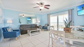 Televisión, reproductor de DVD, tenis de mesa y libros 