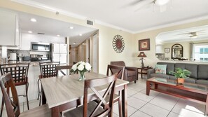 Dining - Treasure Island Beachfront-Top Floor Corner Unit SB 608 Great Views! (Treasure Island)