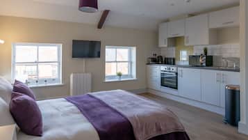 City Studio | Iron/ironing board, travel cot, free WiFi, bed sheets