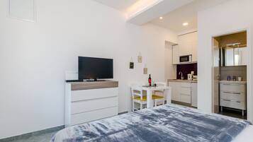 Studio (Studio Apartment with Terrace) | 1 bedroom