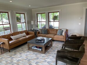 Smart TV, fireplace, stereo, offices - Fully Renovated In-Town Family-Friendly Home (Crested Butte)