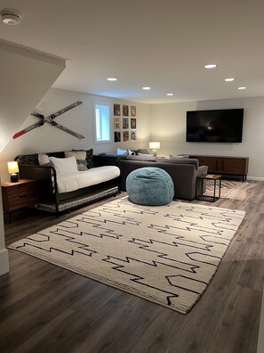 Smart TV, fireplace, stereo, offices