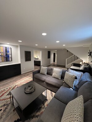 Smart TV, fireplace, stereo, offices
