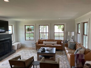 Smart TV, fireplace, stereo, offices