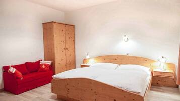 Double Room | Free WiFi, bed sheets