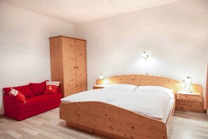 Double Room | Free WiFi, bed sheets