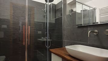 Comfort Apartment | Bathroom | Shower