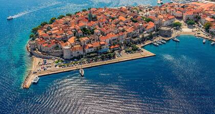 A1 - luxury apt. in center, just 5min from beach