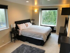 3 室のベッドルーム、WiFi (無料)、ベッドシーツ