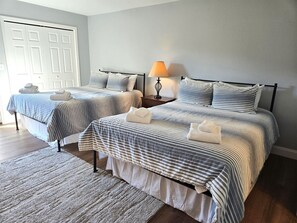 2 bedrooms, iron/ironing board, internet, bed sheets