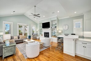 TV - Seagrove House, Saltwater Pool, Gulf and Lake Views, Screened Porch, Steps to Be (Santa Rosa Beach)