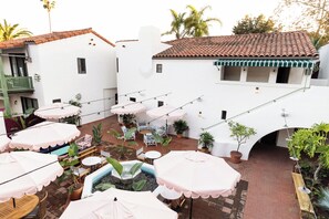 Outdoor dining - Palihouse Santa Barbara (Santa Barbara)