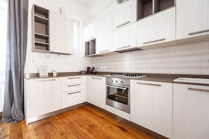 Apartment | Eigene Küche | Kühlschrank, Mikrowelle, Ofen, Herdplatte