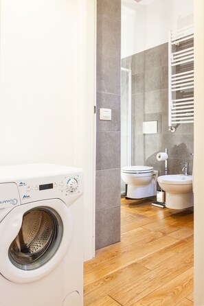 Apartment | Bathroom | Shower, rainfall showerhead, hair dryer, bidet