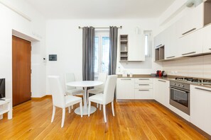 Apartment | Wohnbereich | Flachbildfernseher