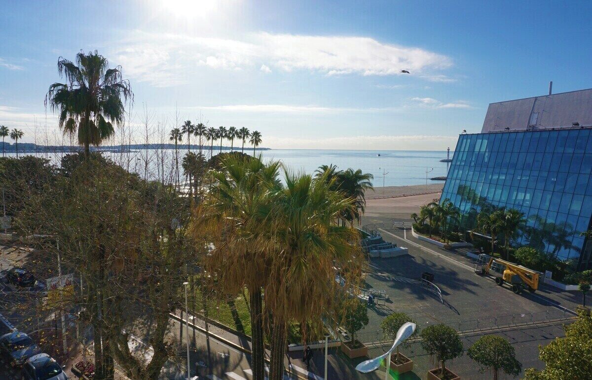 Beach/ocean view
