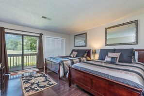 2 bedrooms, iron/ironing board, internet, bed sheets