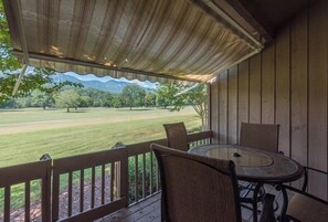 Outdoor dining - Fairway Villa 1506 at Rumbling Bald (Lake Lure)