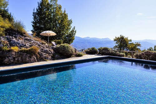 La Fattoria Farmhouse with La Stalla Apartment  (Sleeps 14, 7 Bedrooms)