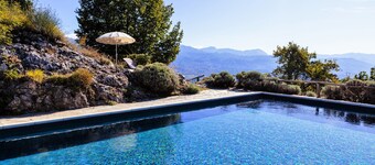 La Fattoria Farmhouse with La Stalla Apartment  (Sleeps 14, 7 Bedrooms)