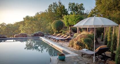 La Fattoria Farmhouse with La Stalla Apartment (Sleeps 14, 7 Bedrooms)