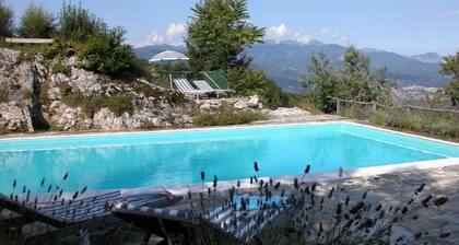 Farm house (Sleeps 10, 5 Bedrooms)