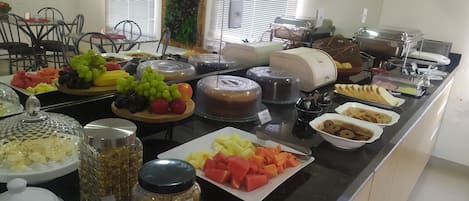 Ilmainen päivittäinen buffetaamiainen