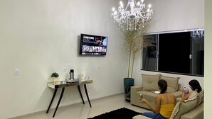 Smart TV 32-inch có truyền hình kỹ thuật số, TV, Netflix 